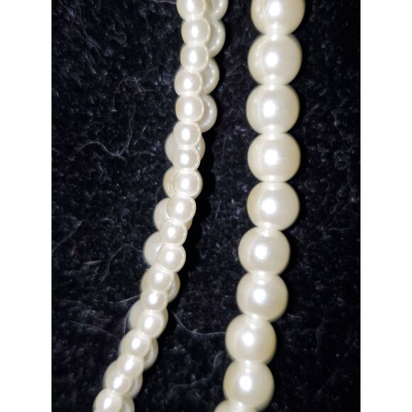 A Three Strand Faux Pearl Beaded Necklace Classic MCM Choker Elegant Graceful - Picture 2 of 9